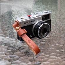Load image into Gallery viewer, Classic Leather Finger Strap - Due North Leather Goods