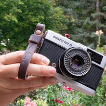 Load image into Gallery viewer, Classic Leather Finger Strap - Due North Leather Goods
